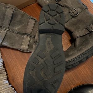 Born winter boots.  Gently used, great condition.  Size 8 1/2.